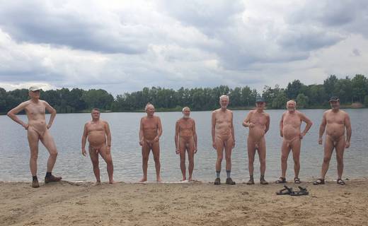 <br>Photo de groupe au bord du lac.