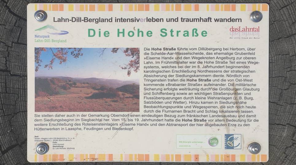 Lahn-Dill 2/8 La « Hohe Straße » faisait partie du réseau de chemins médiévaux du nord de la Hesse à l'époque carolingienne.