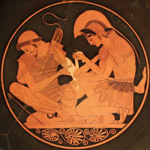 Coupe de Sosias : Achille panse le blessé Patrocle.