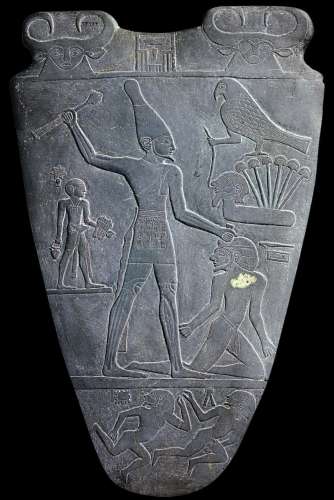 Ancien Empire, 1ère dynastie, plaque du pharaon Narmer.