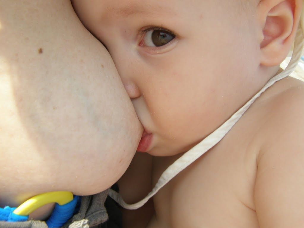 L'allaitement renforce encore le lien très étroit entre la mère et l'enfant.